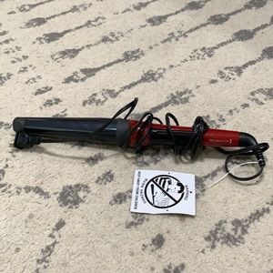 Remington curling wand, 1-1.5 inch barrel.